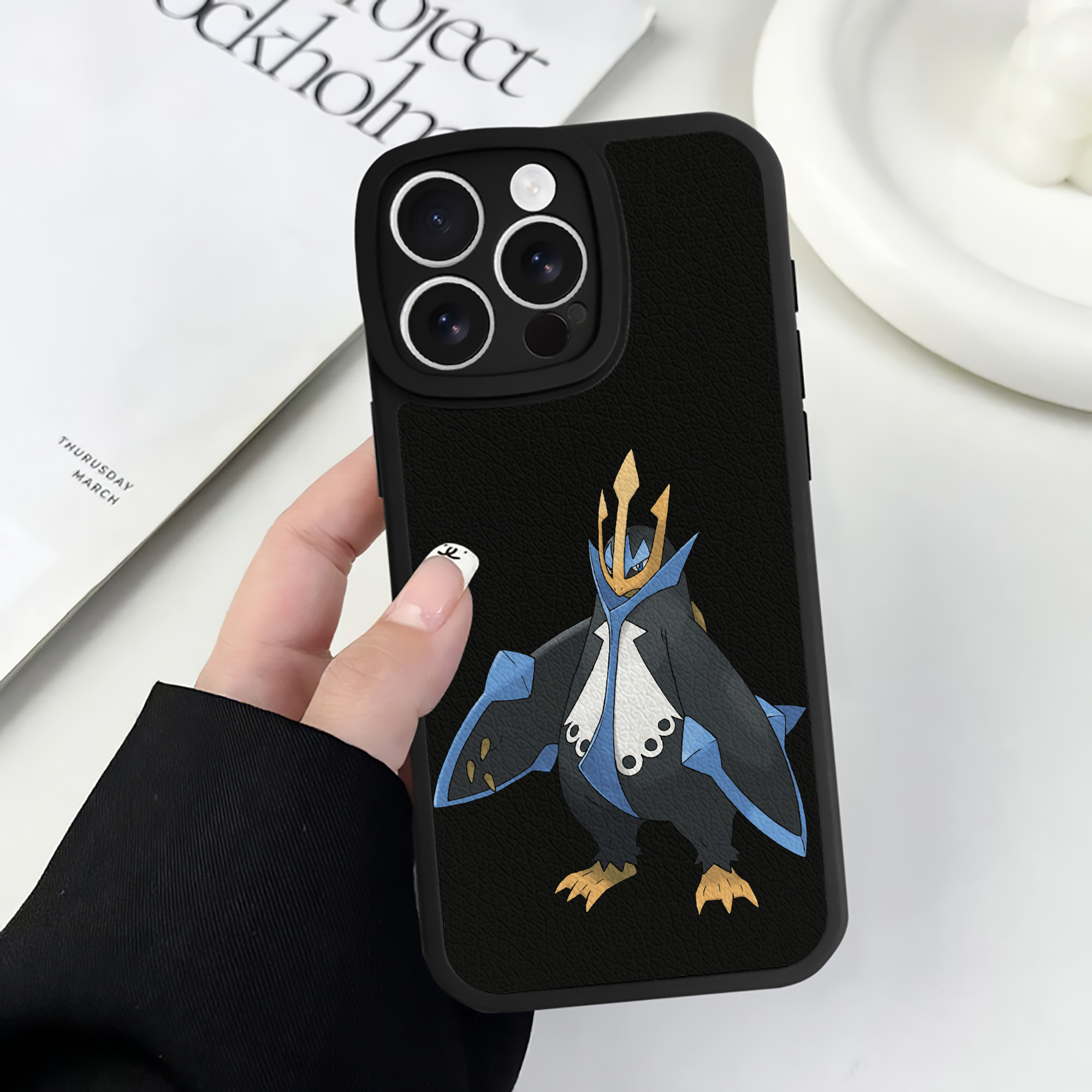 （画像用） ポケットモンスター Pokémon 【iPhone 16シリーズ対応】シリコンスマホケース（レザー調） 材質：シリコン
